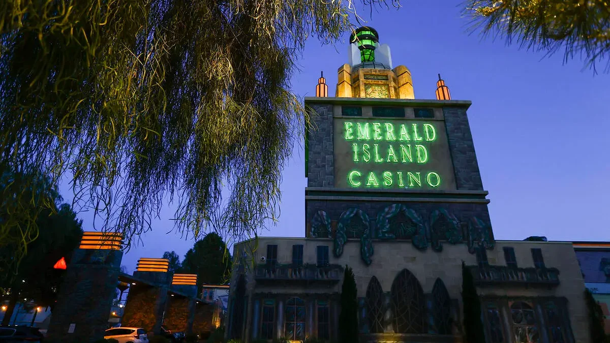 Emerald Island Casino Front