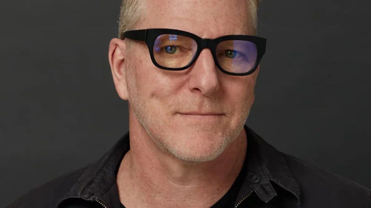 Aaron Neubert Headshot